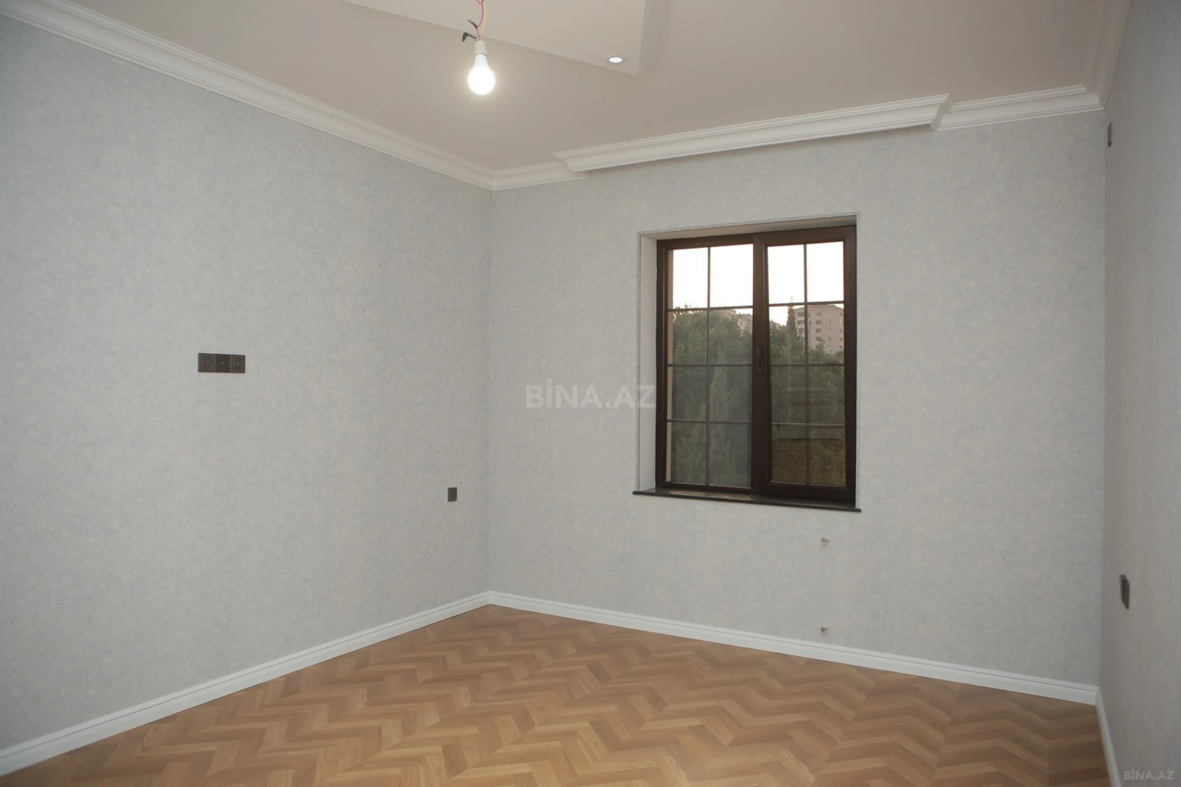 Satılır 6 otaqlı həyət evi 375 m²