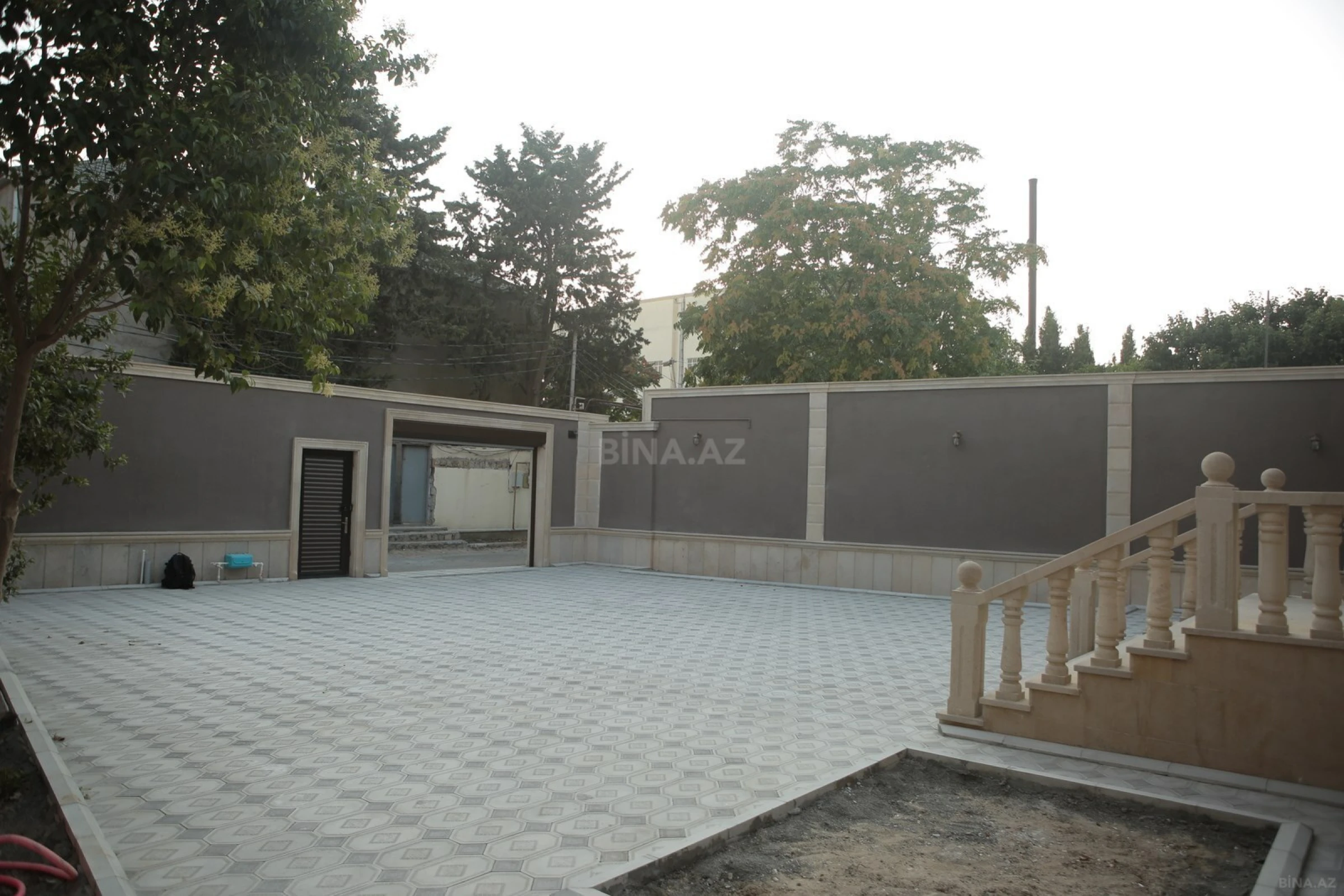 Satılır 6 otaqlı həyət evi 375 m²