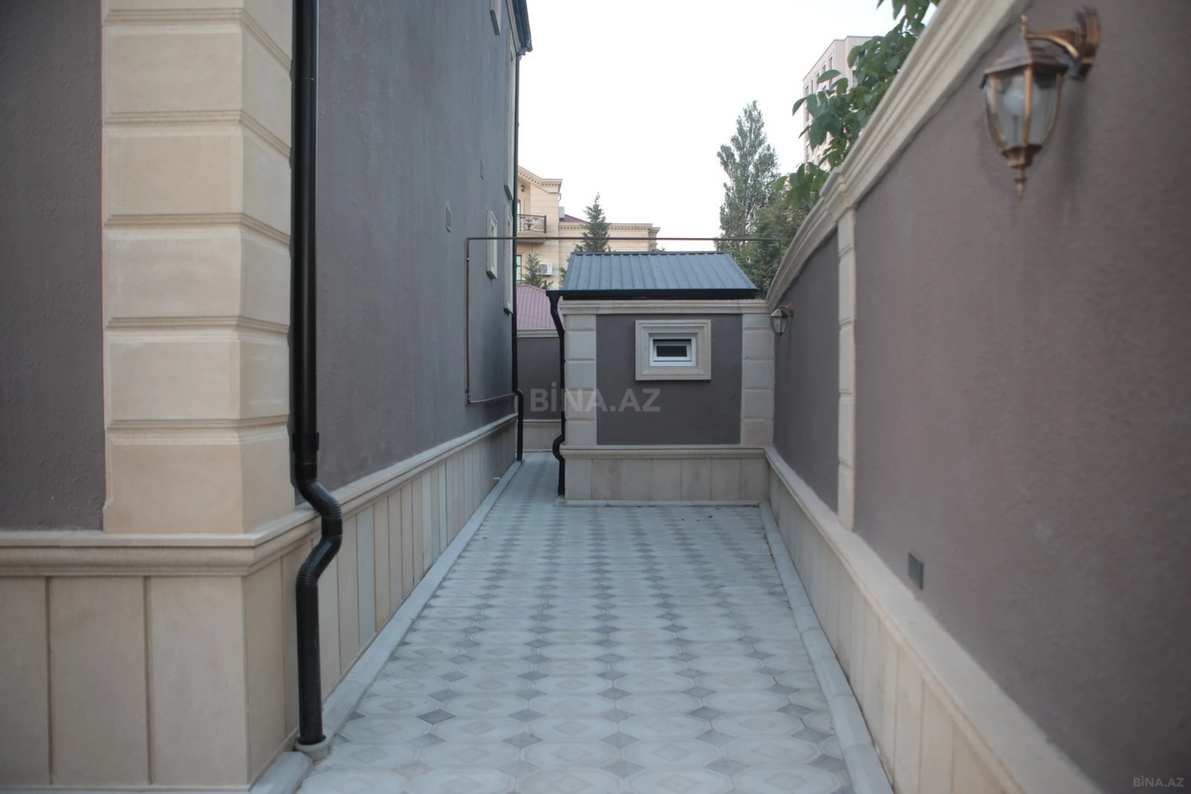 Satılır 6 otaqlı həyət evi 375 m²