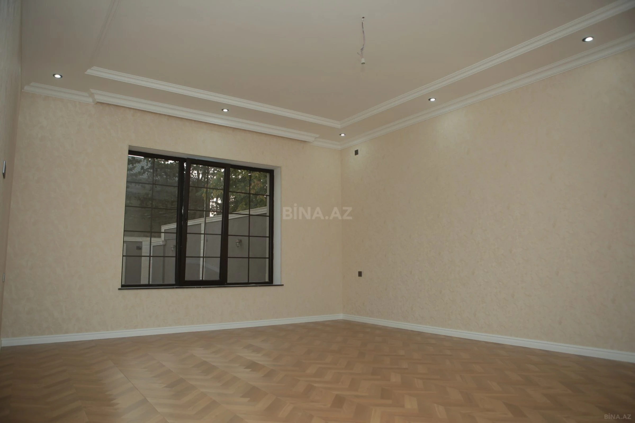Satılır 6 otaqlı həyət evi 375 m²