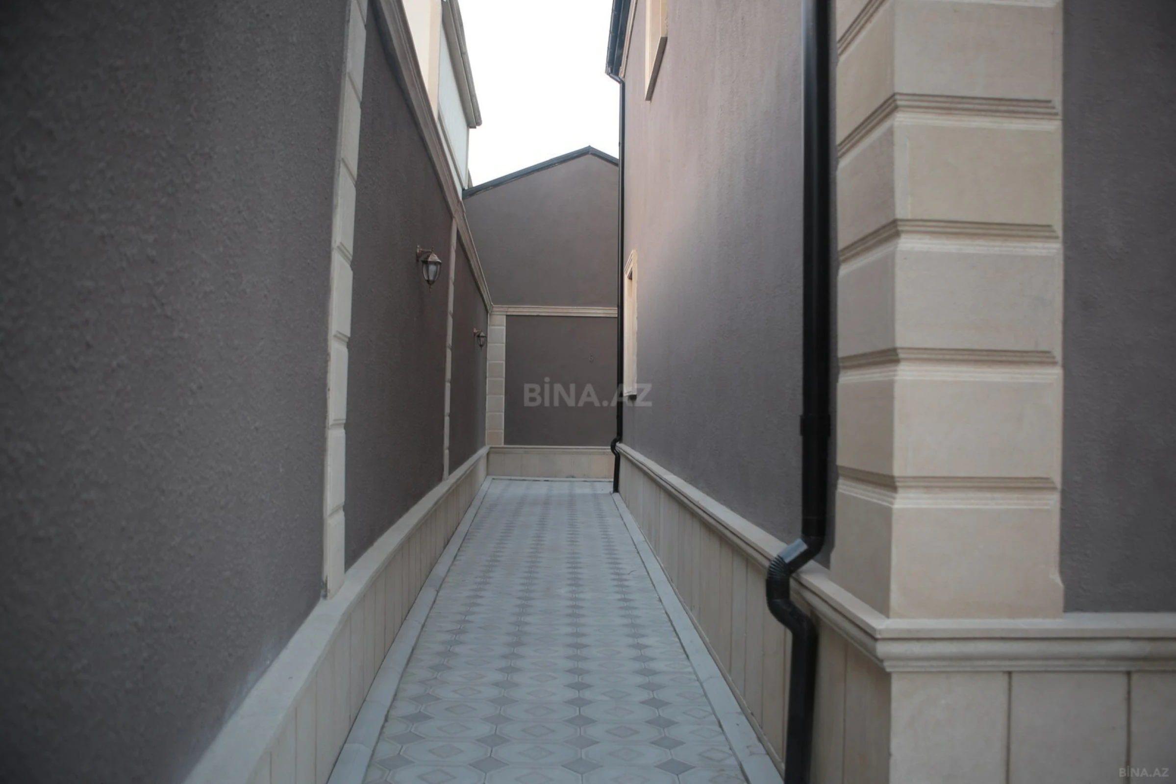 Satılır 6 otaqlı həyət evi 375 m²