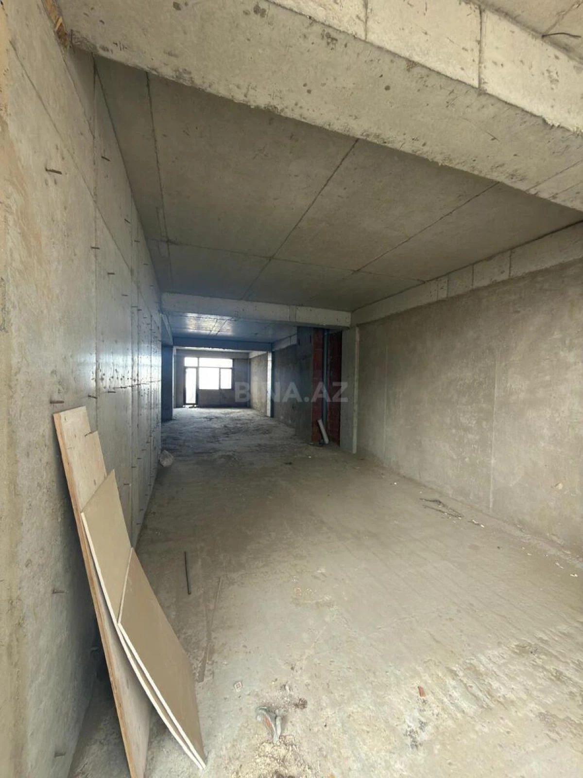 Satılır 3 otaqlı mənzil 141 m²