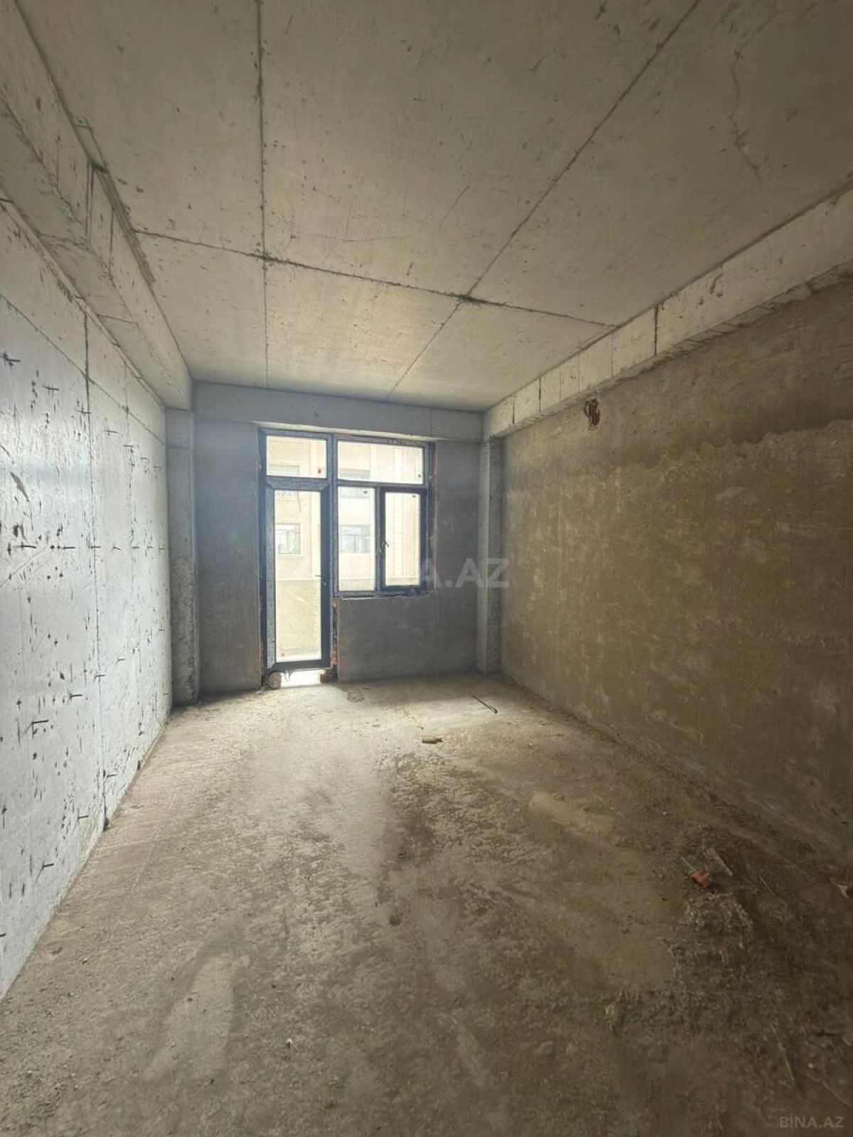 Satılır 3 otaqlı mənzil 141 m²