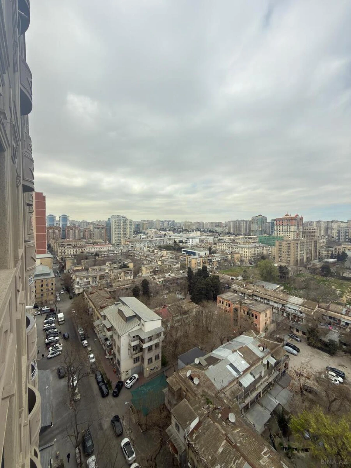 Satılır 3 otaqlı mənzil 141 m²