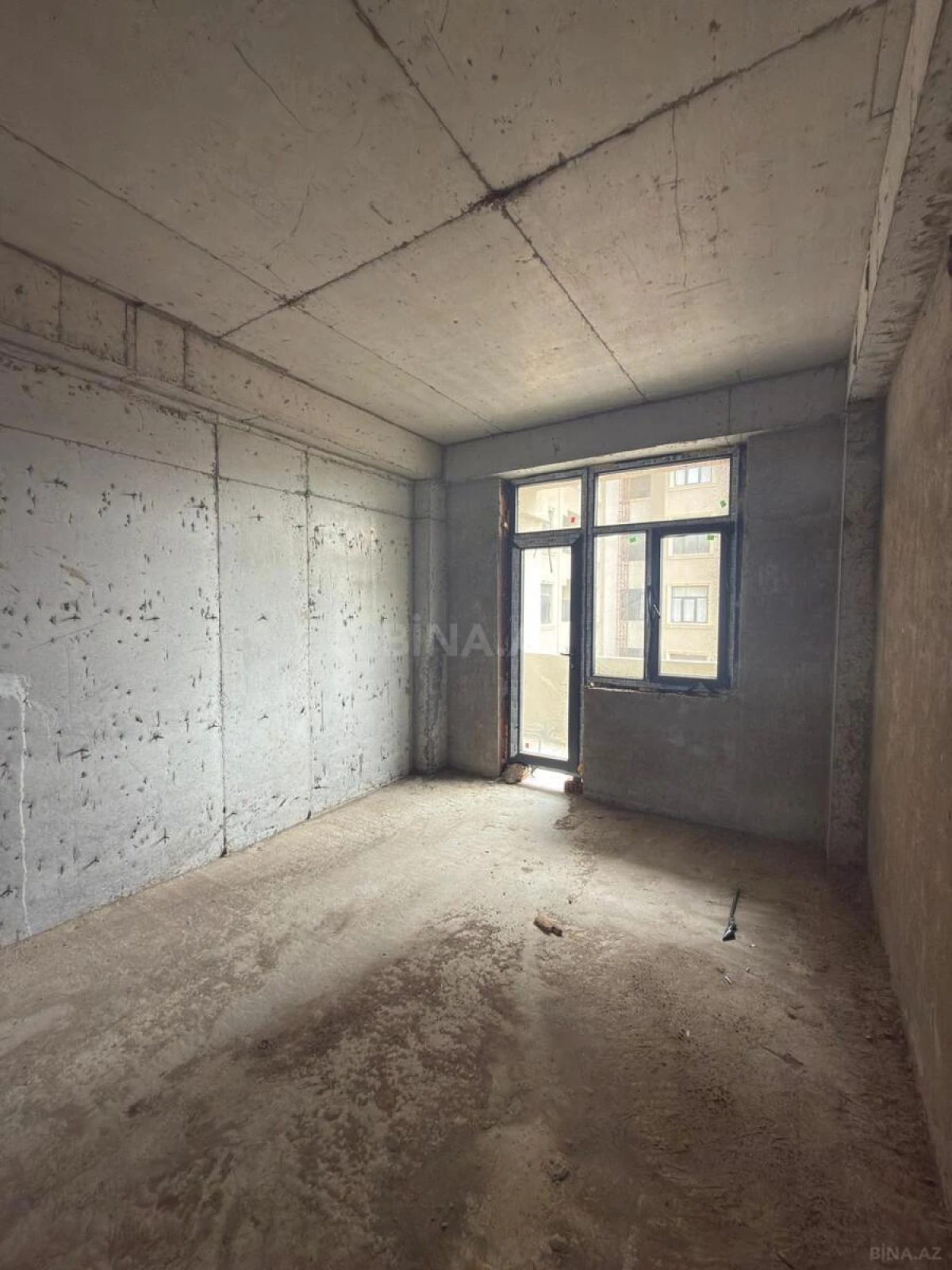 Satılır 3 otaqlı mənzil 141 m²