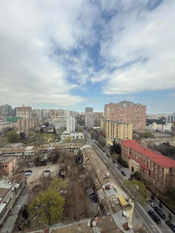 Satılır 3 otaqlı mənzil 141 m²