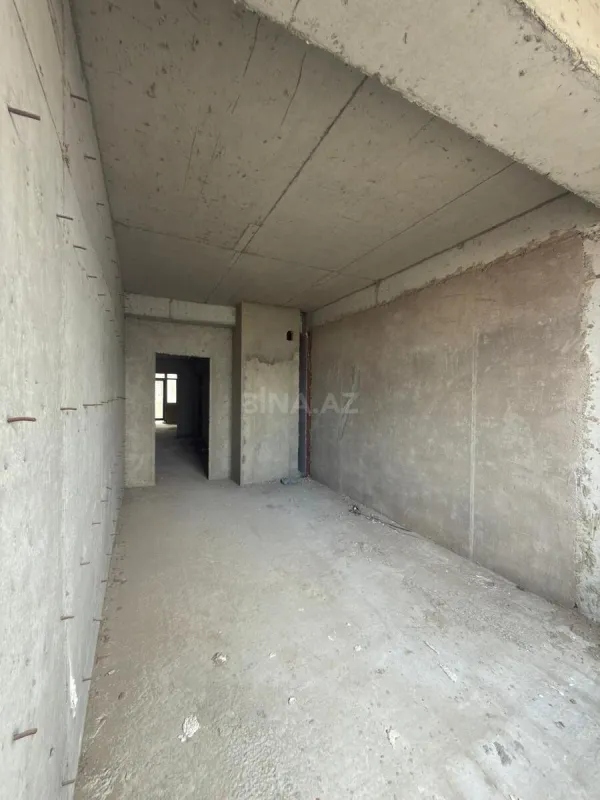 Satılır 3 otaqlı mənzil 141 m²