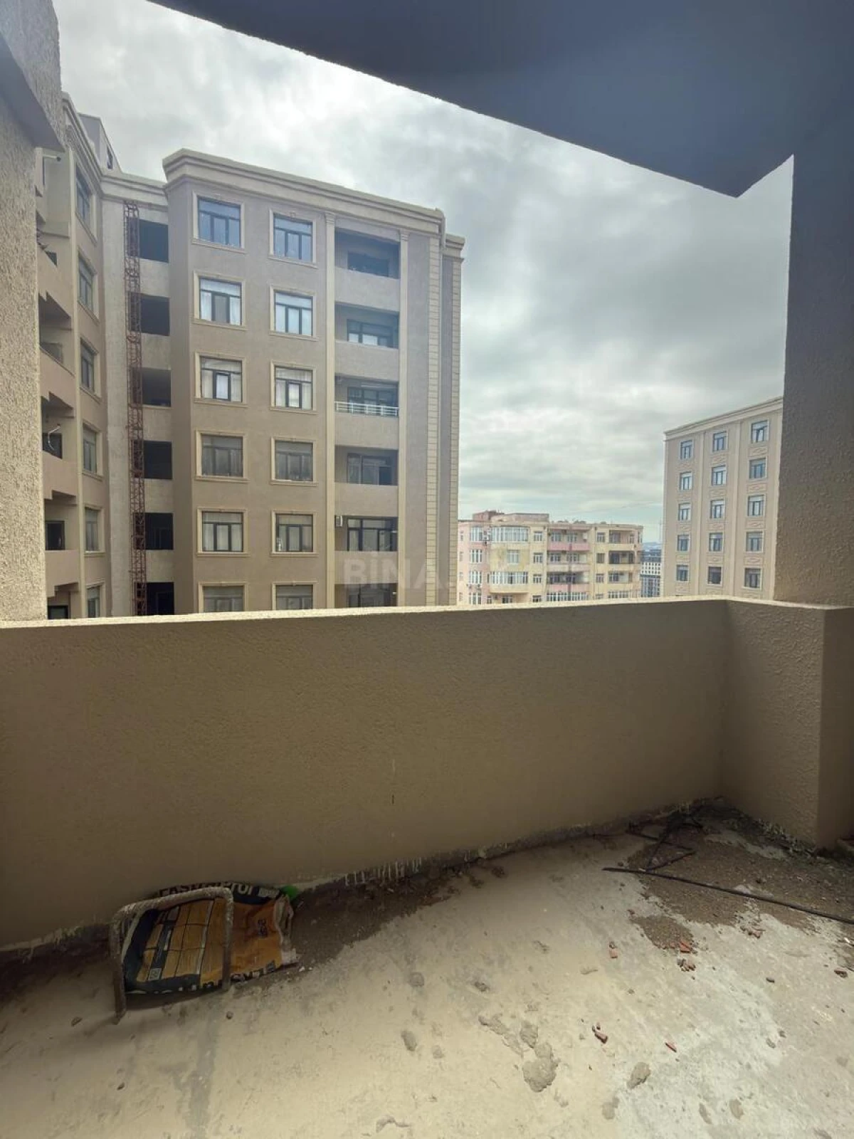 Satılır 3 otaqlı mənzil 141 m²