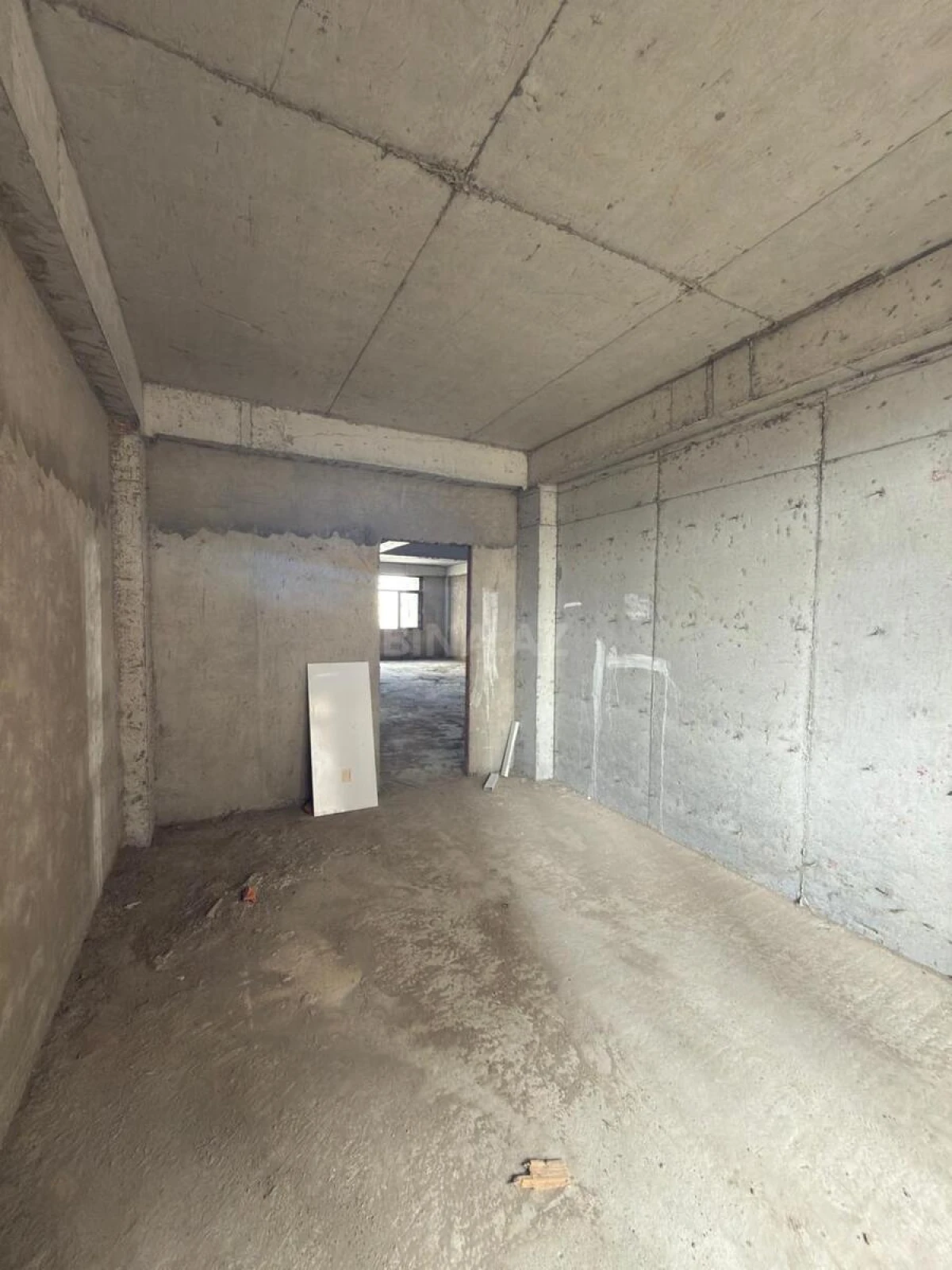 Satılır 3 otaqlı mənzil 141 m²