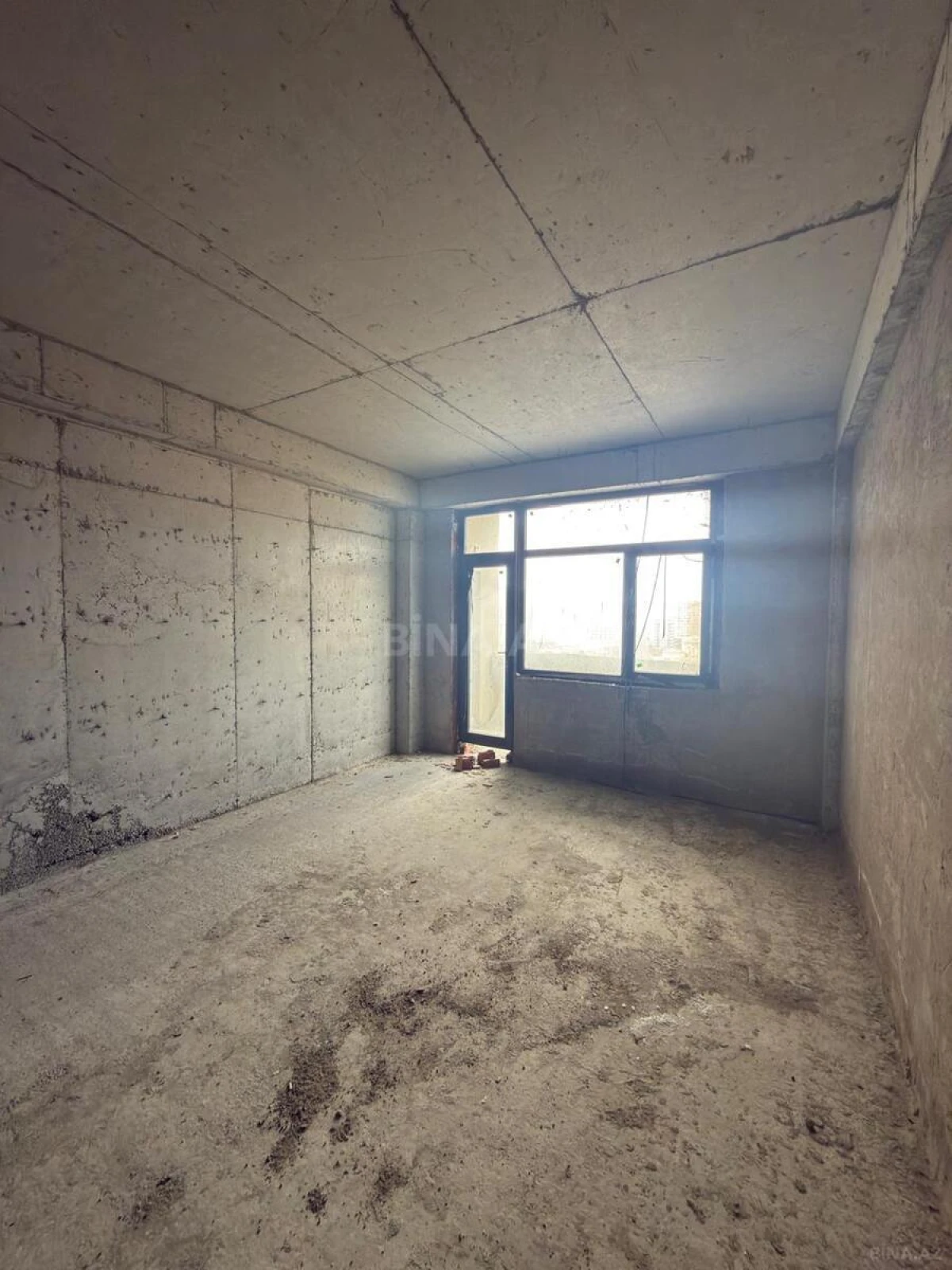 Satılır 3 otaqlı mənzil 141 m²