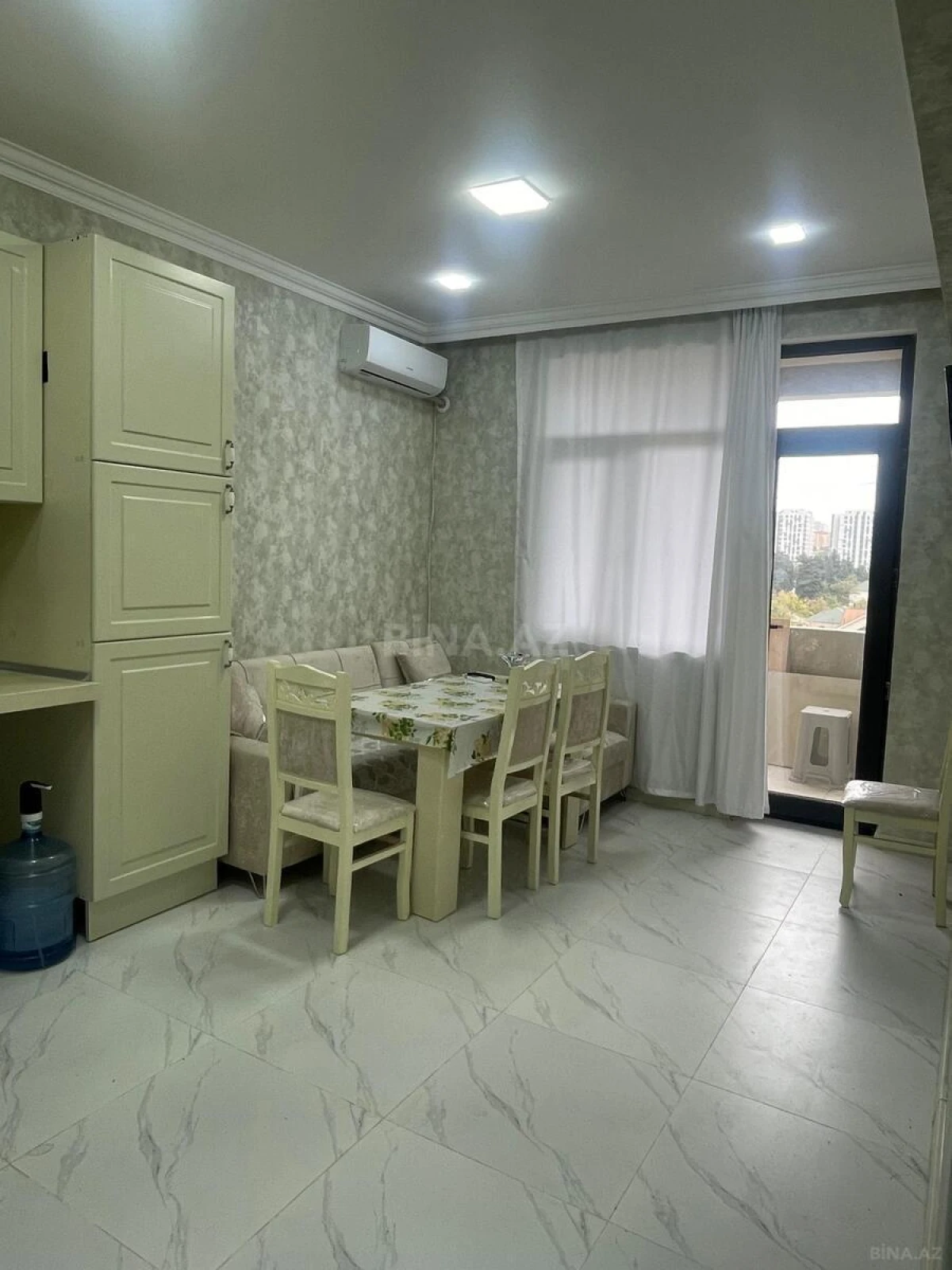 Kirayə verilir 2 otaqlı mənzil 75 m²