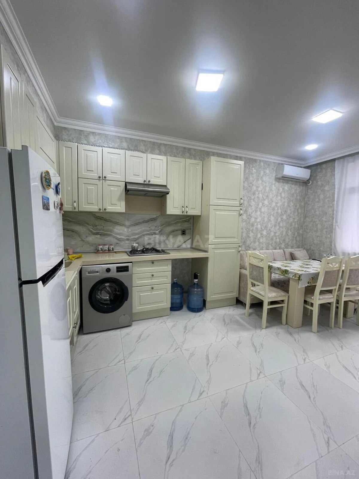 Kirayə verilir 2 otaqlı mənzil 75 m²