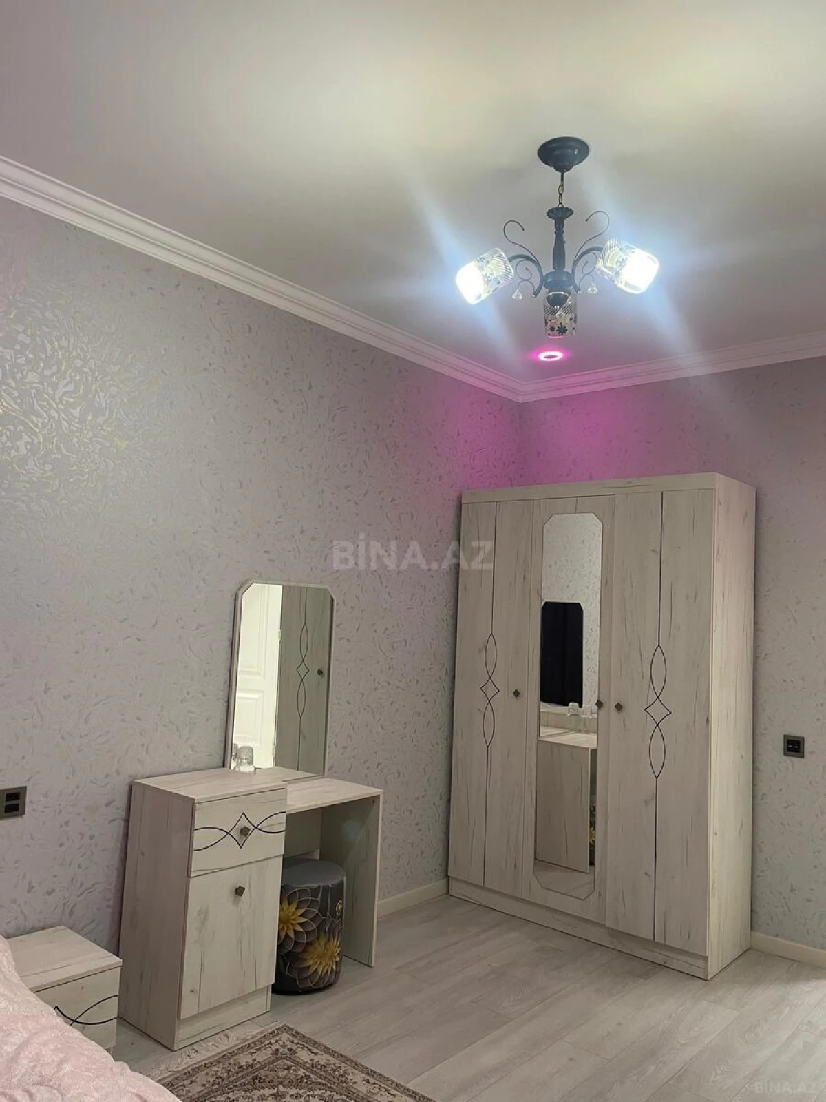 Kirayə verilir 2 otaqlı mənzil 75 m²