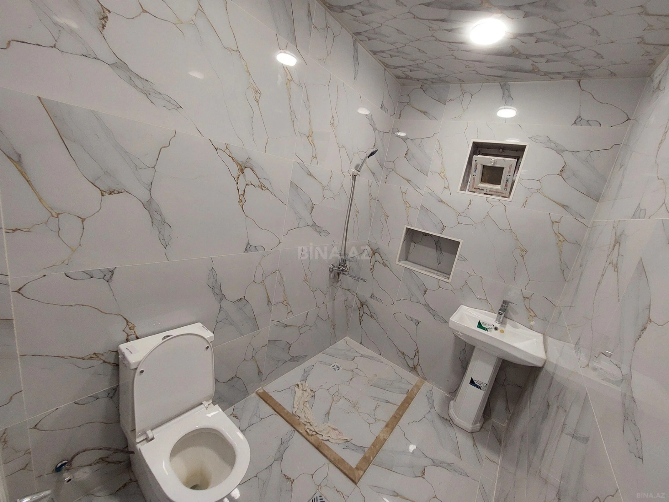 Satılır 6 otaqlı həyət evi 200 m²