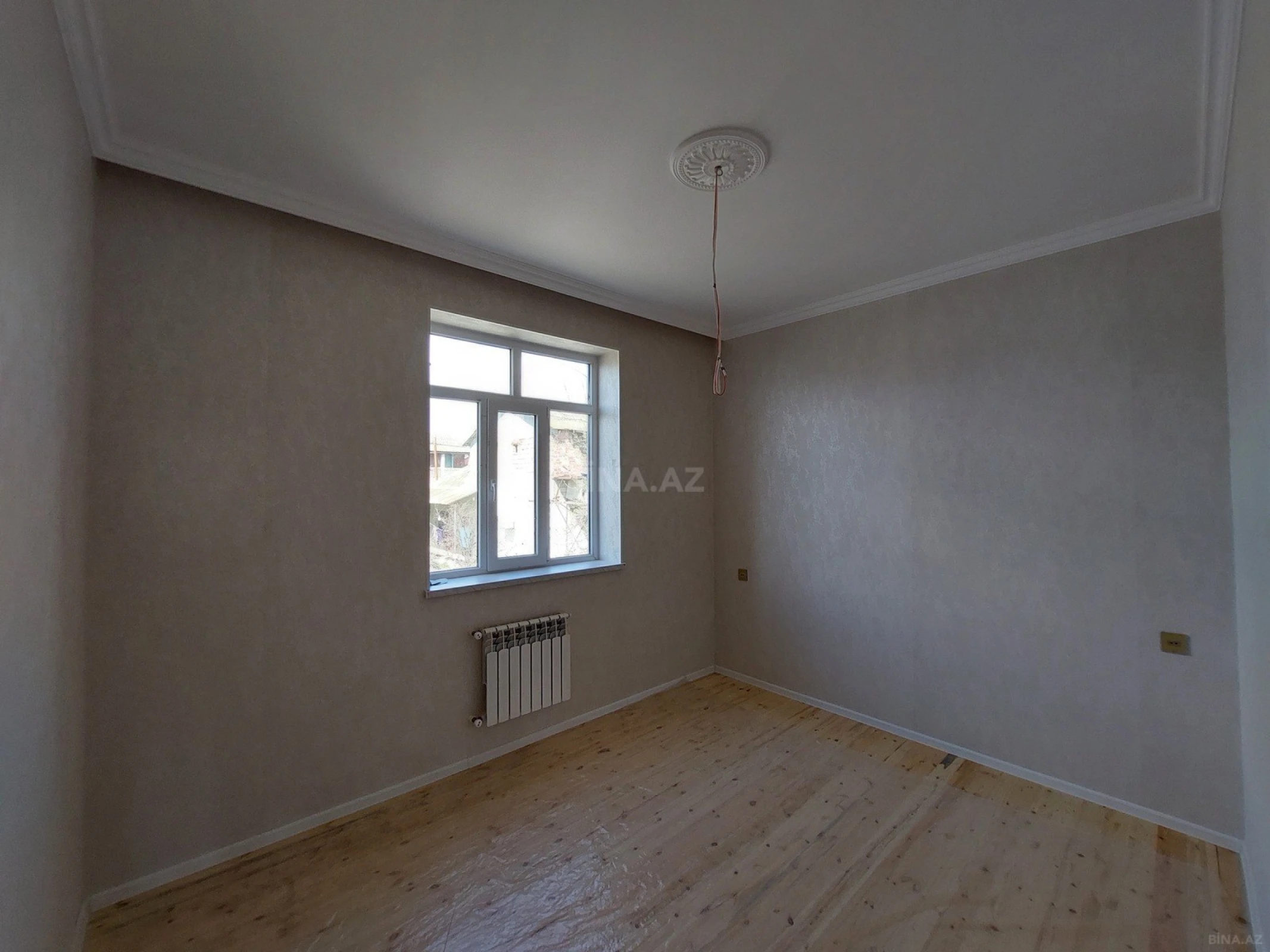 Satılır 6 otaqlı həyət evi 200 m²