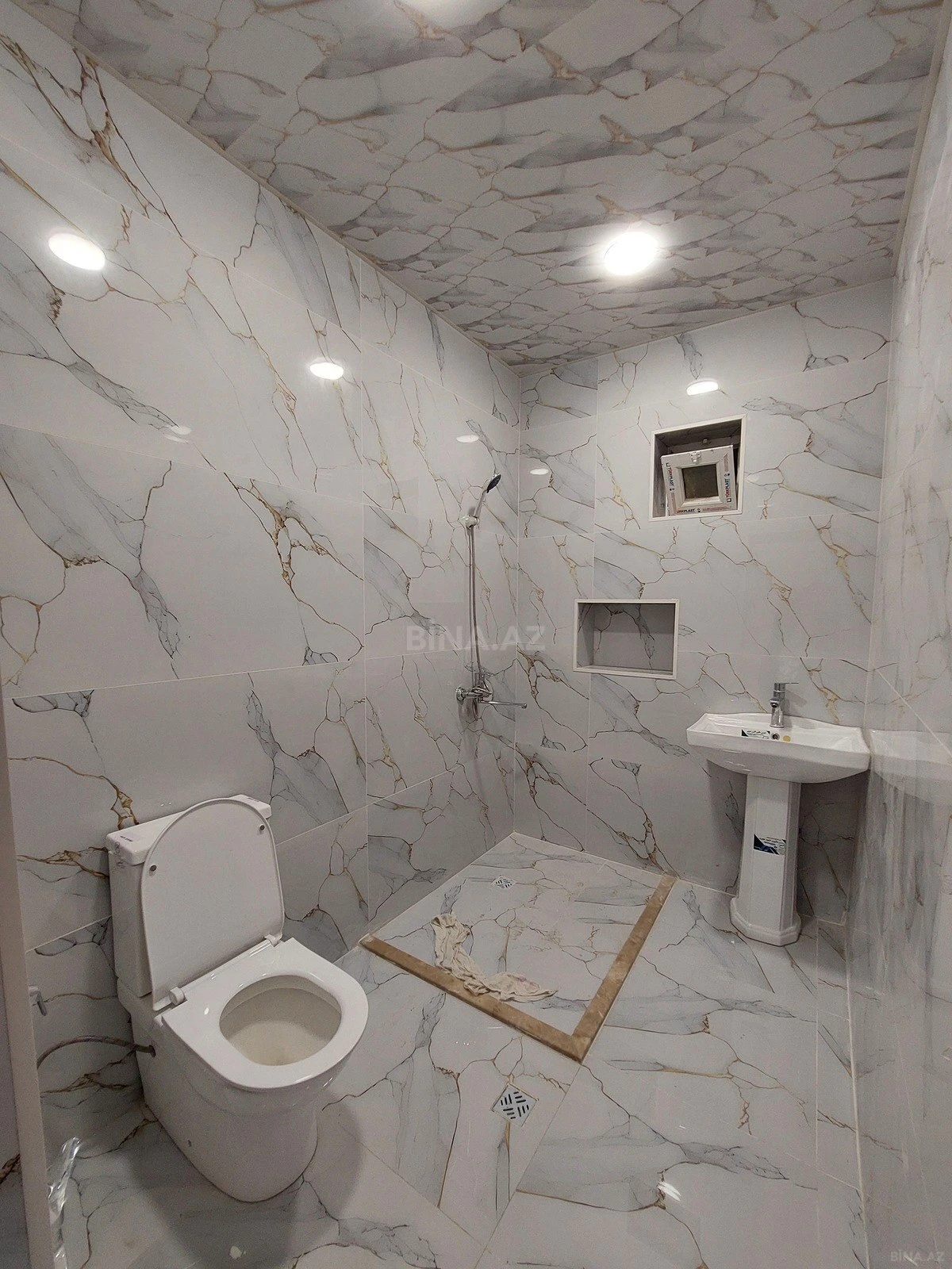 Satılır 6 otaqlı həyət evi 200 m²