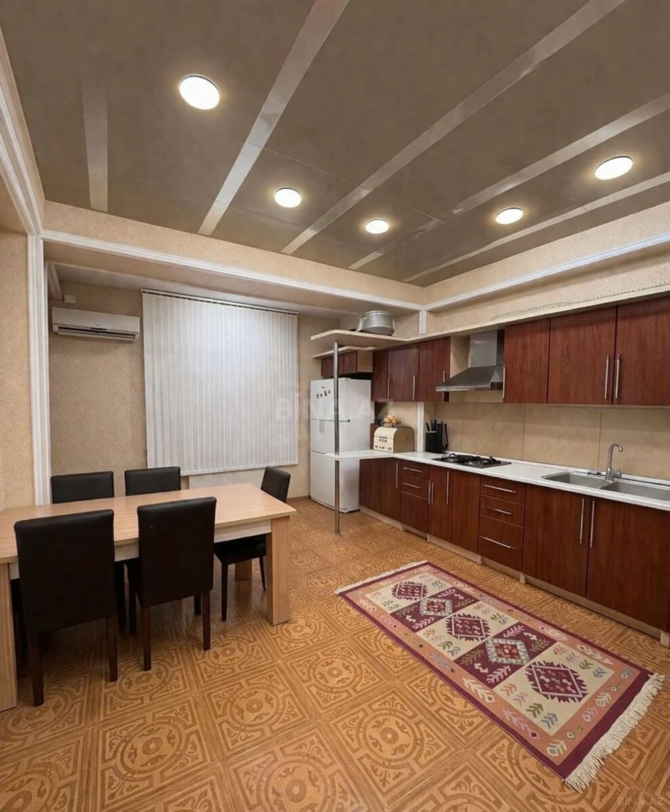 Kirayə verilir 3 otaqlı mənzil 145 m²
