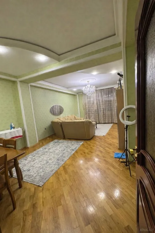 Kirayə verilir 3 otaqlı mənzil 145 m²