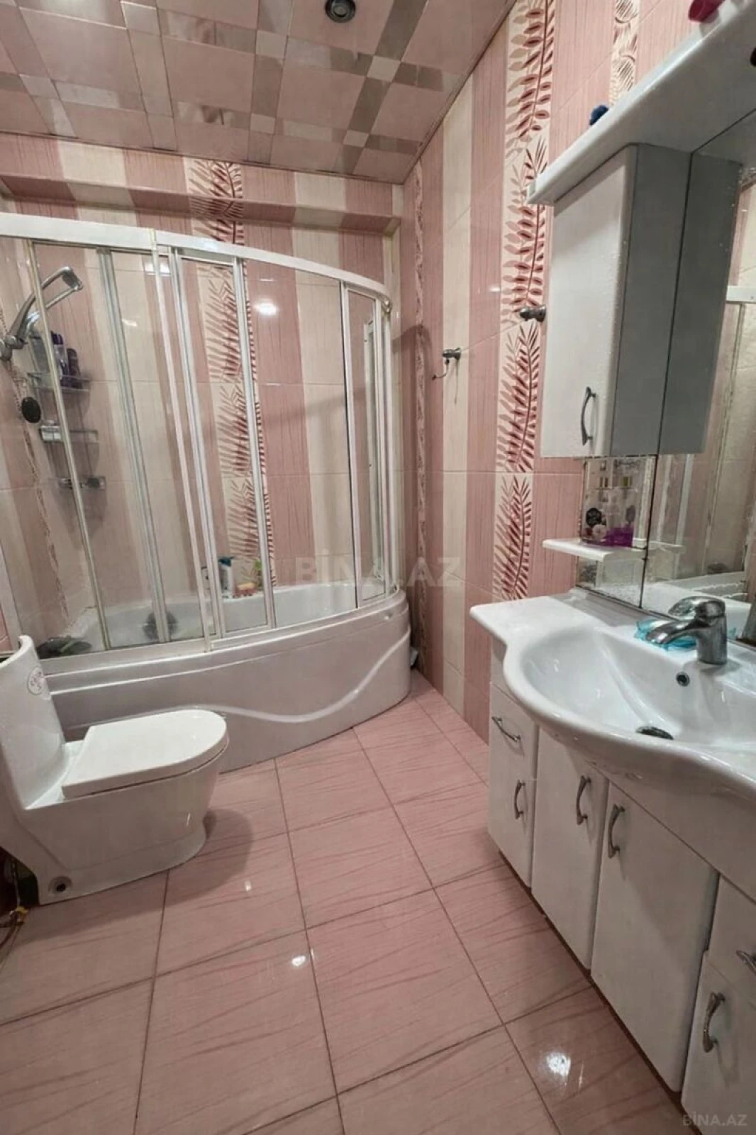 Kirayə verilir 3 otaqlı mənzil 145 m²