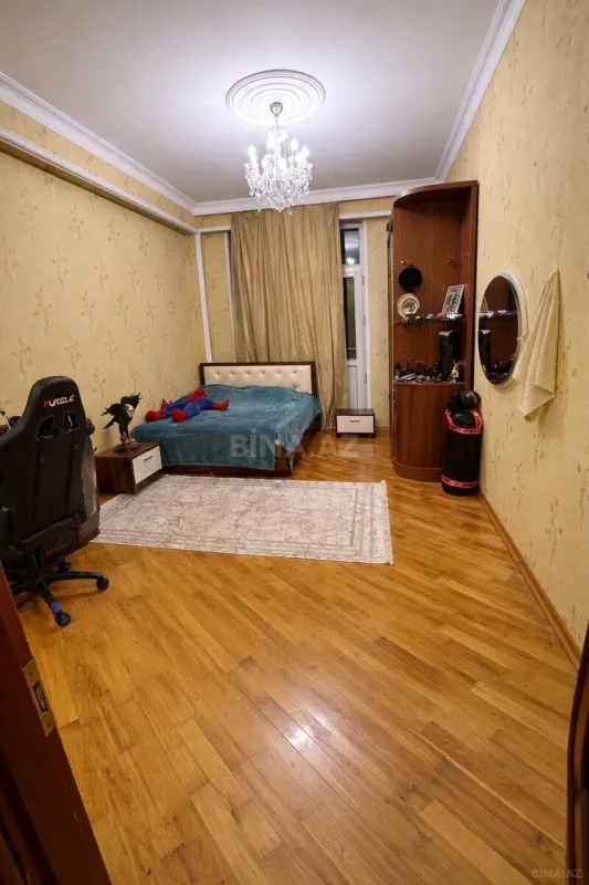 Kirayə verilir 3 otaqlı mənzil 145 m²