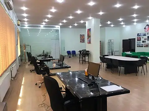 Kirayə verilir obyekt 250 m² — Bakı 250.00 m²
