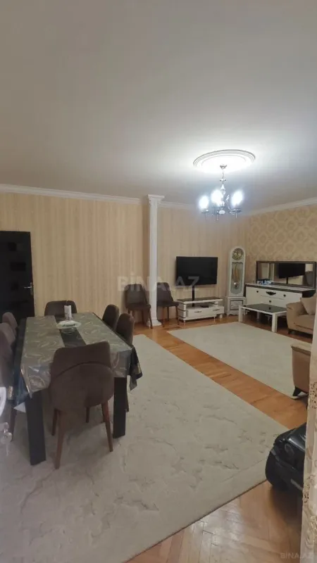 Satılır 5 otaqlı mənzil 120 m²