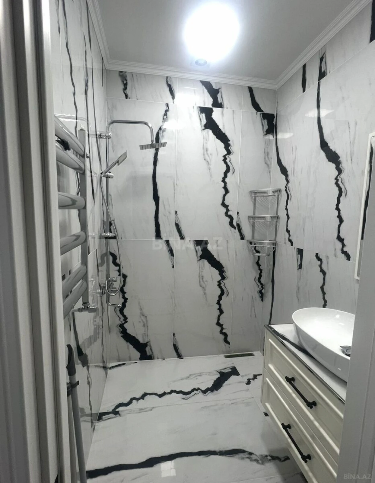 Satılır 3 otaqlı mənzil 127 m²