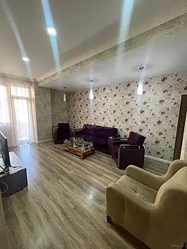 Kirayə verilir 2 otaqlı mənzil 100 m²