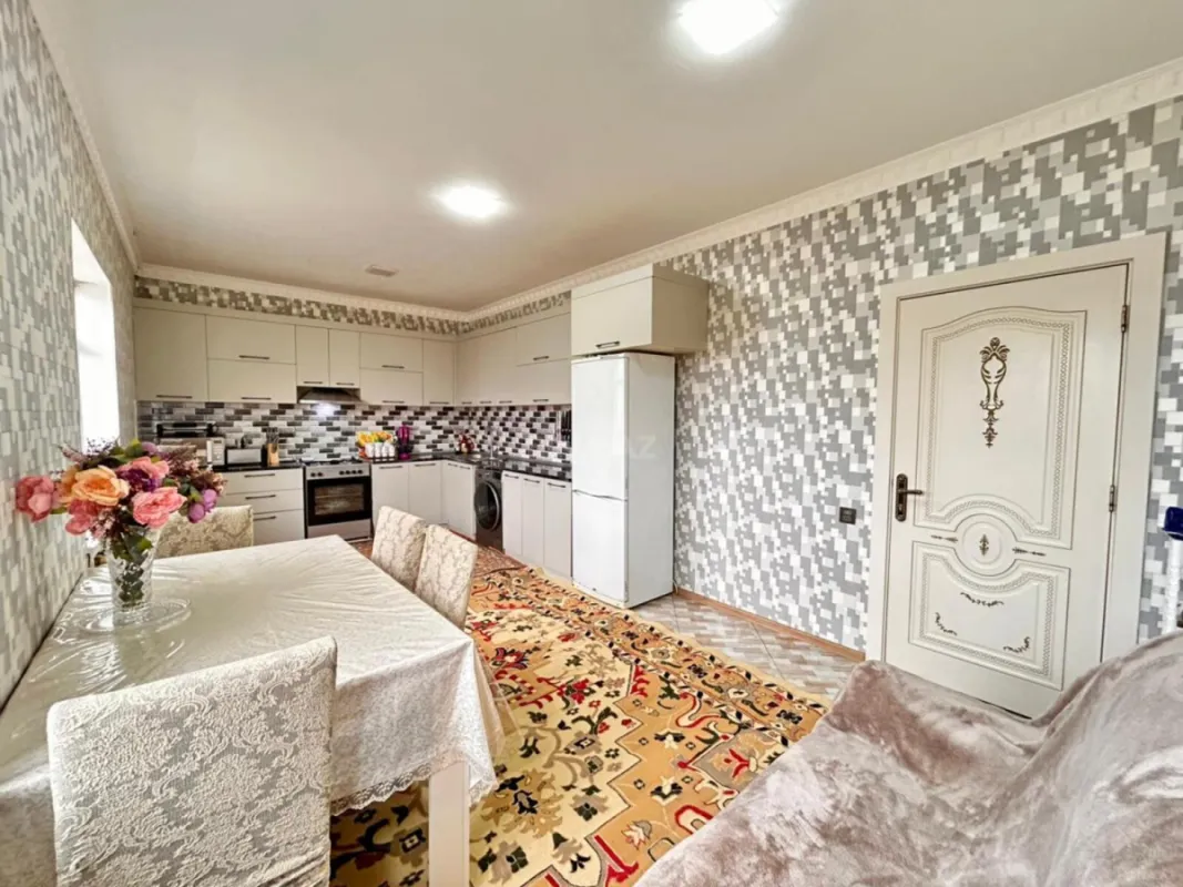 Satılır 5 otaqlı həyət evi 200 m²