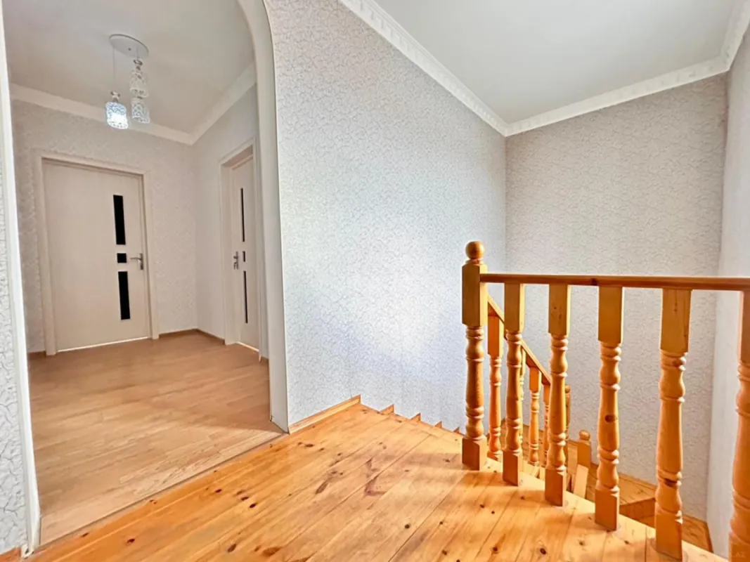 Satılır 5 otaqlı həyət evi 200 m²