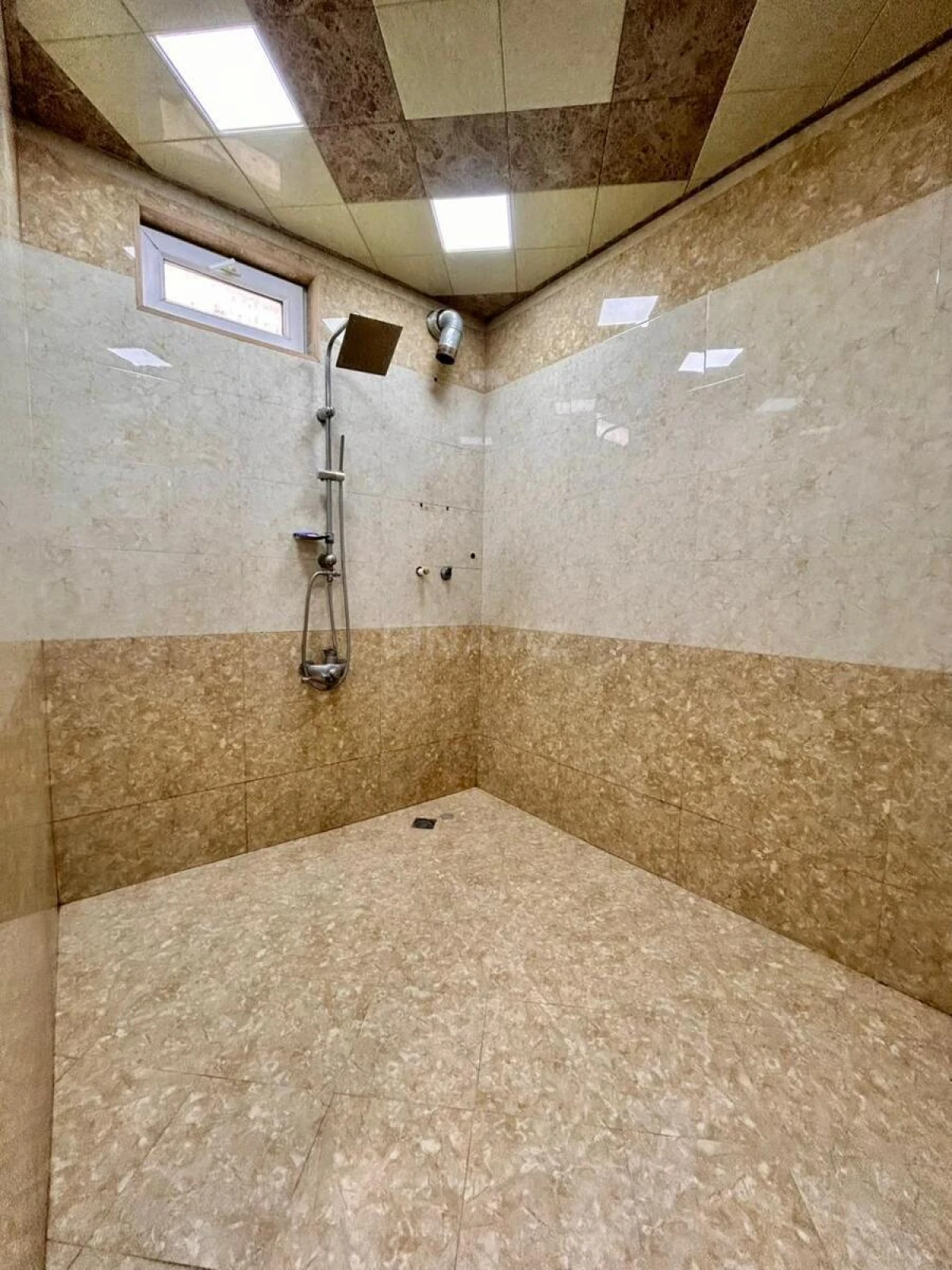 Satılır 5 otaqlı həyət evi 200 m²