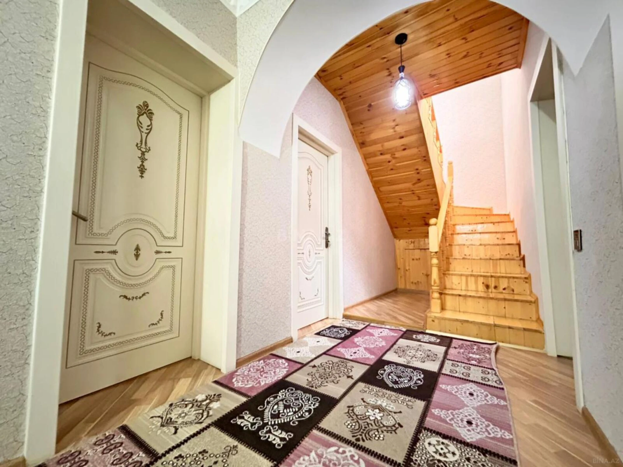 Satılır 5 otaqlı həyət evi 200 m²