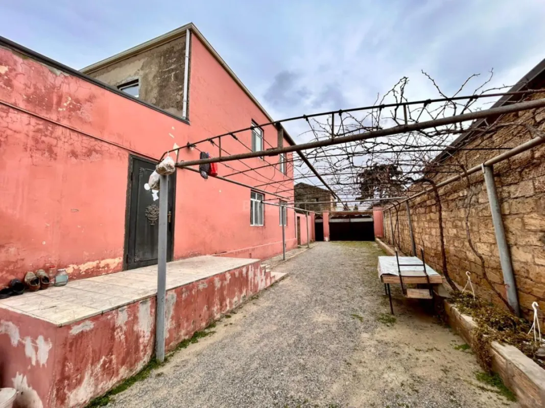 Satılır 5 otaqlı həyət evi 200 m²
