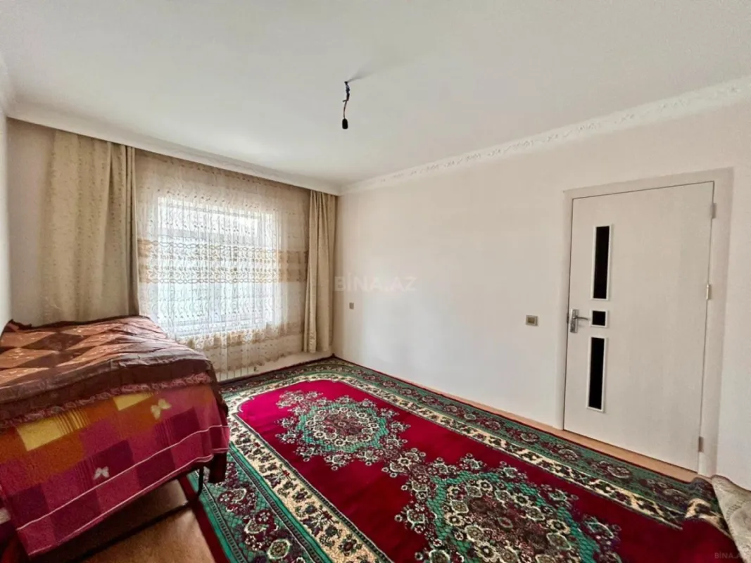 Satılır 5 otaqlı həyət evi 200 m²