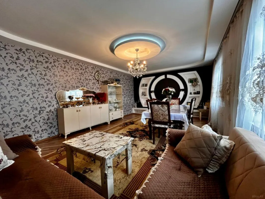 Satılır 5 otaqlı həyət evi 200 m²