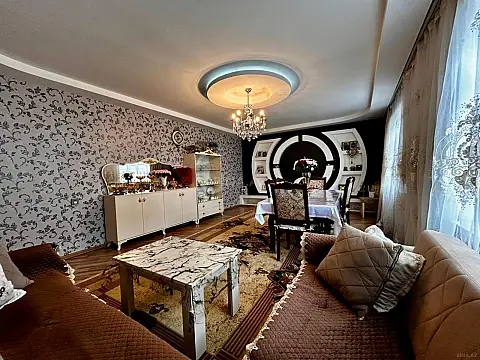 Satılır 5 otaqlı həyət evi 200 m²