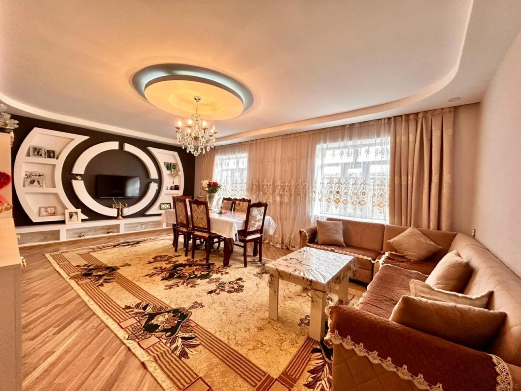 Satılır 5 otaqlı həyət evi 200 m²