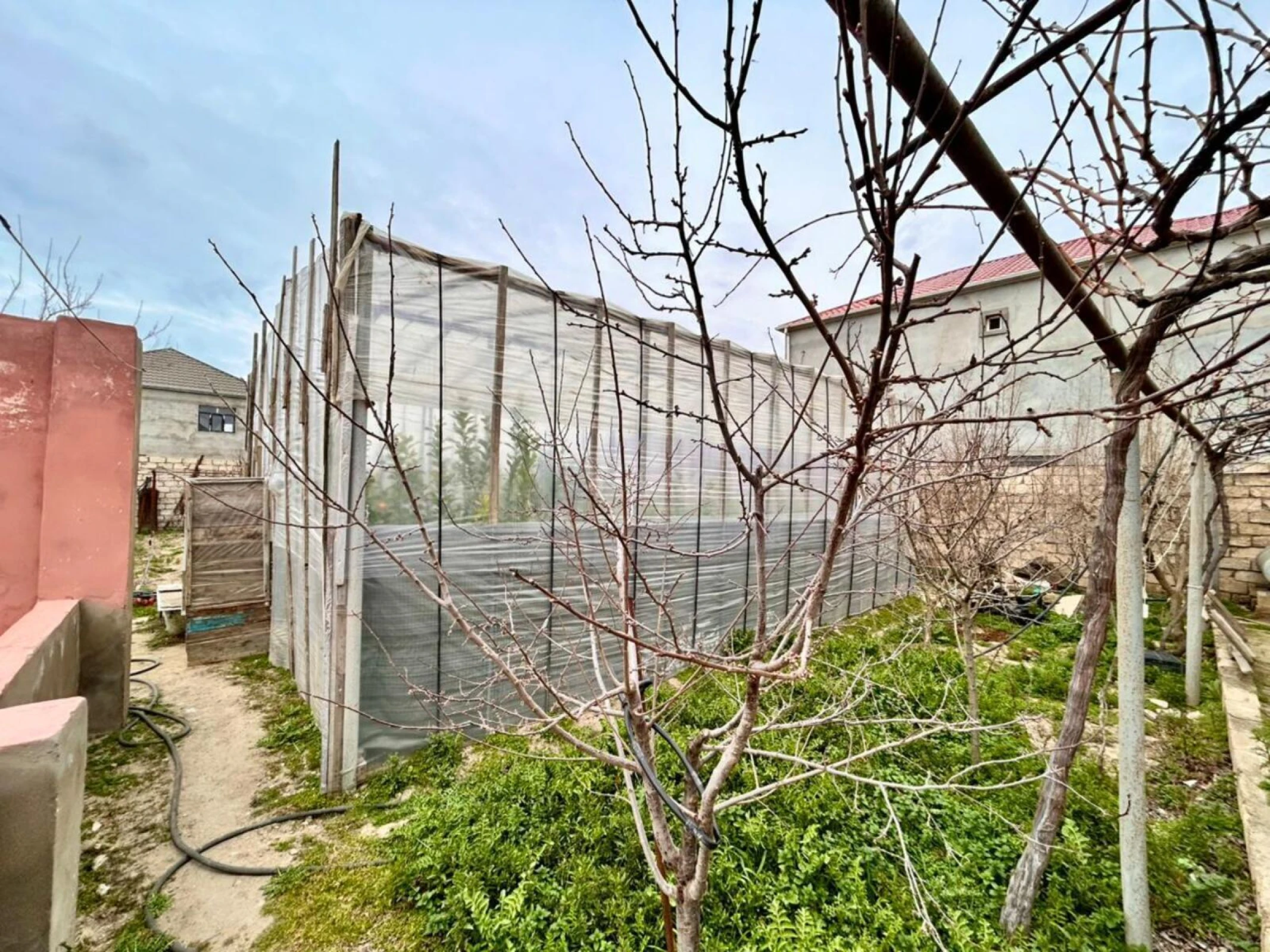 Satılır 5 otaqlı həyət evi 200 m²