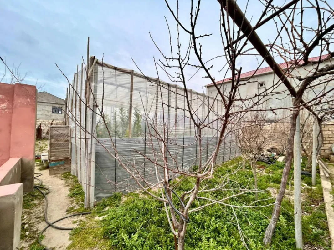 Satılır 5 otaqlı həyət evi 200 m²