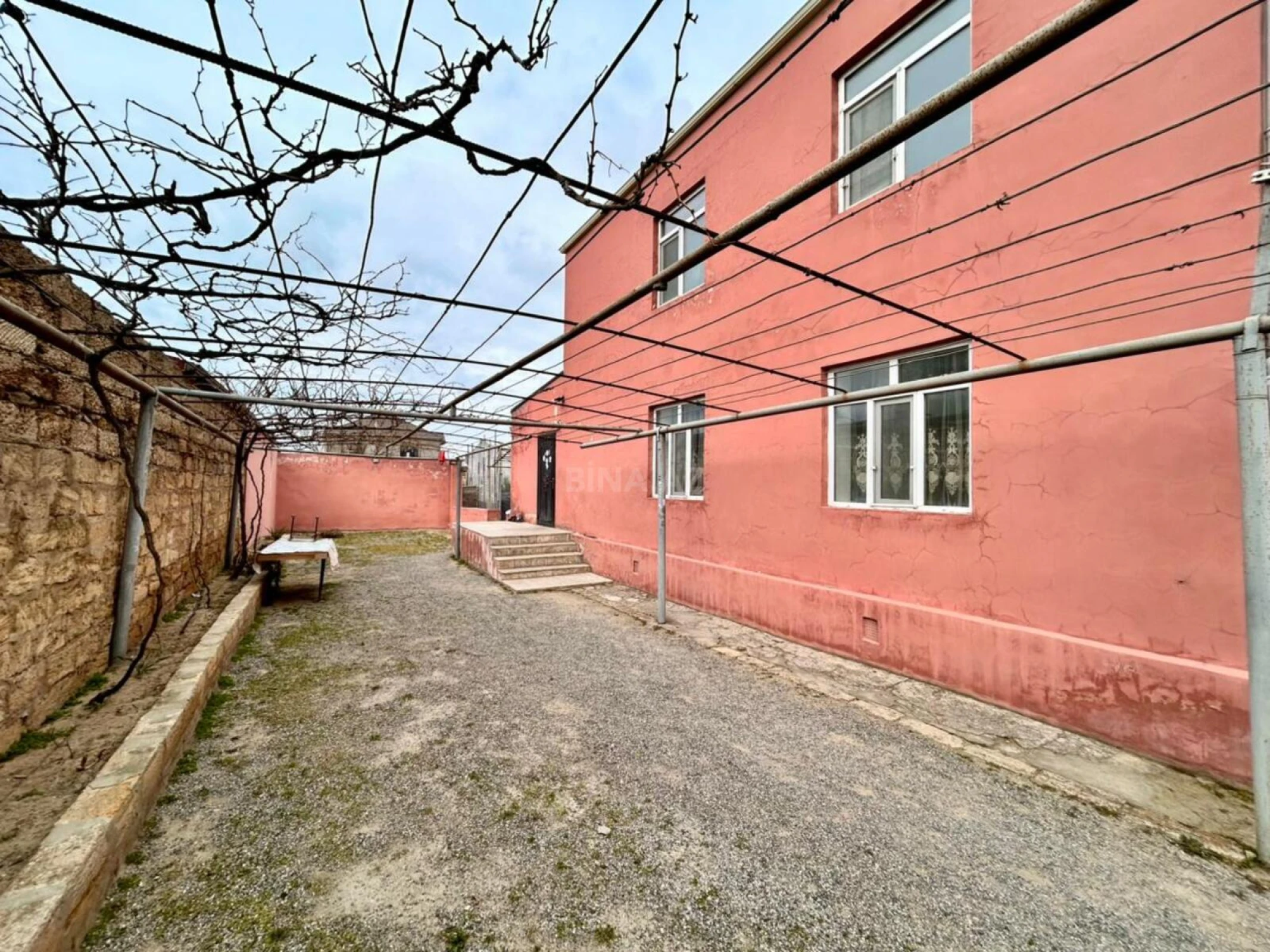 Satılır 5 otaqlı həyət evi 200 m²