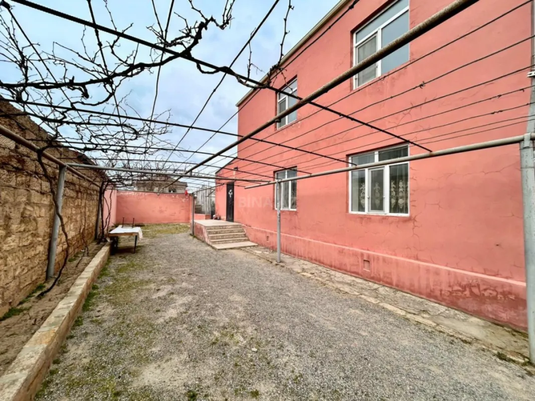 Satılır 5 otaqlı həyət evi 200 m²