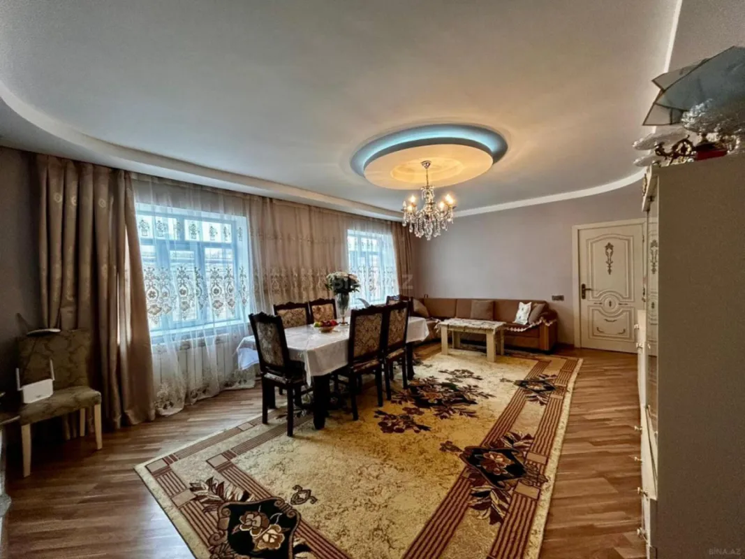 Satılır 5 otaqlı həyət evi 200 m²