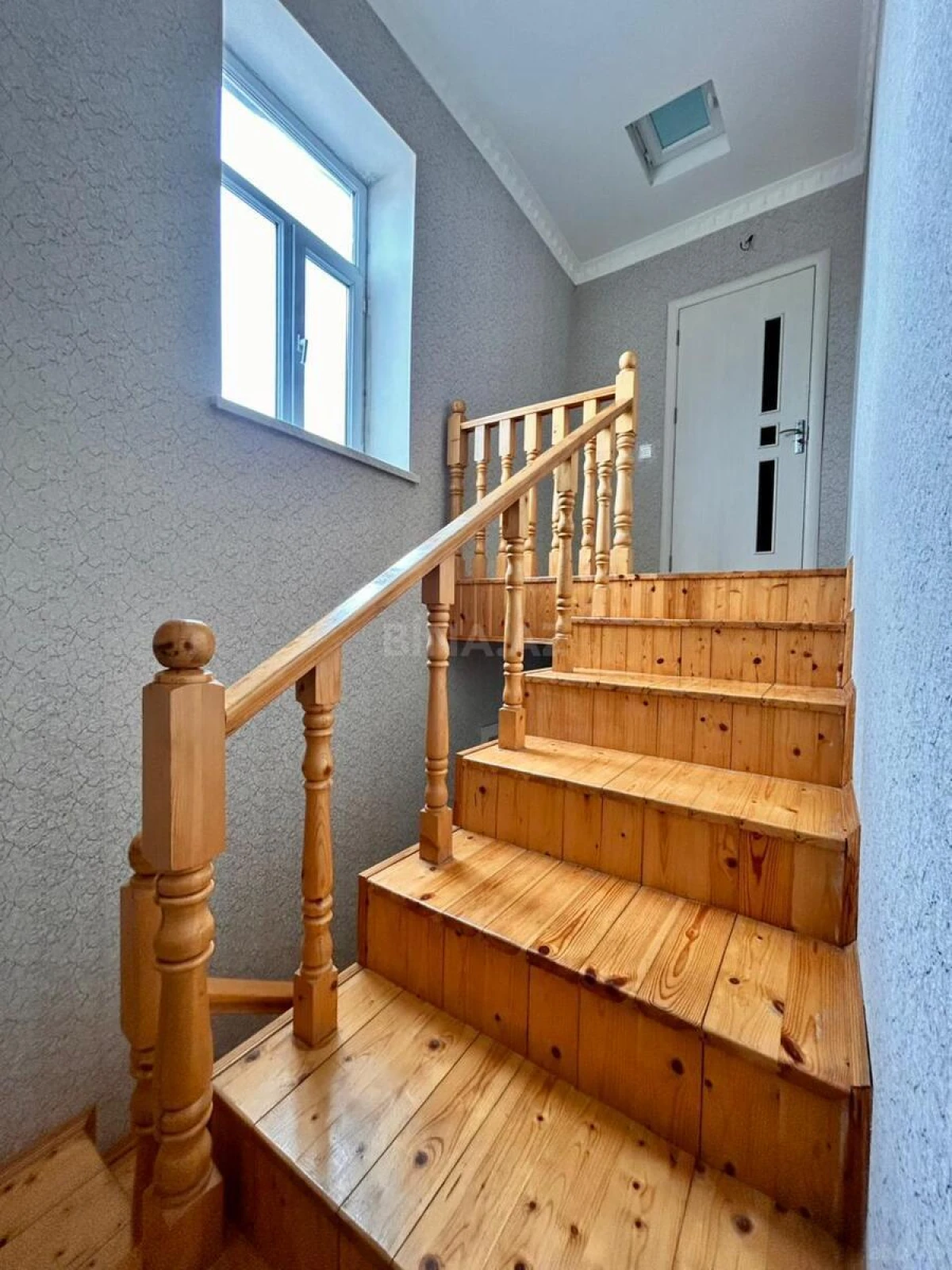 Satılır 5 otaqlı həyət evi 200 m²