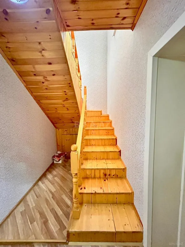 Satılır 5 otaqlı həyət evi 200 m²