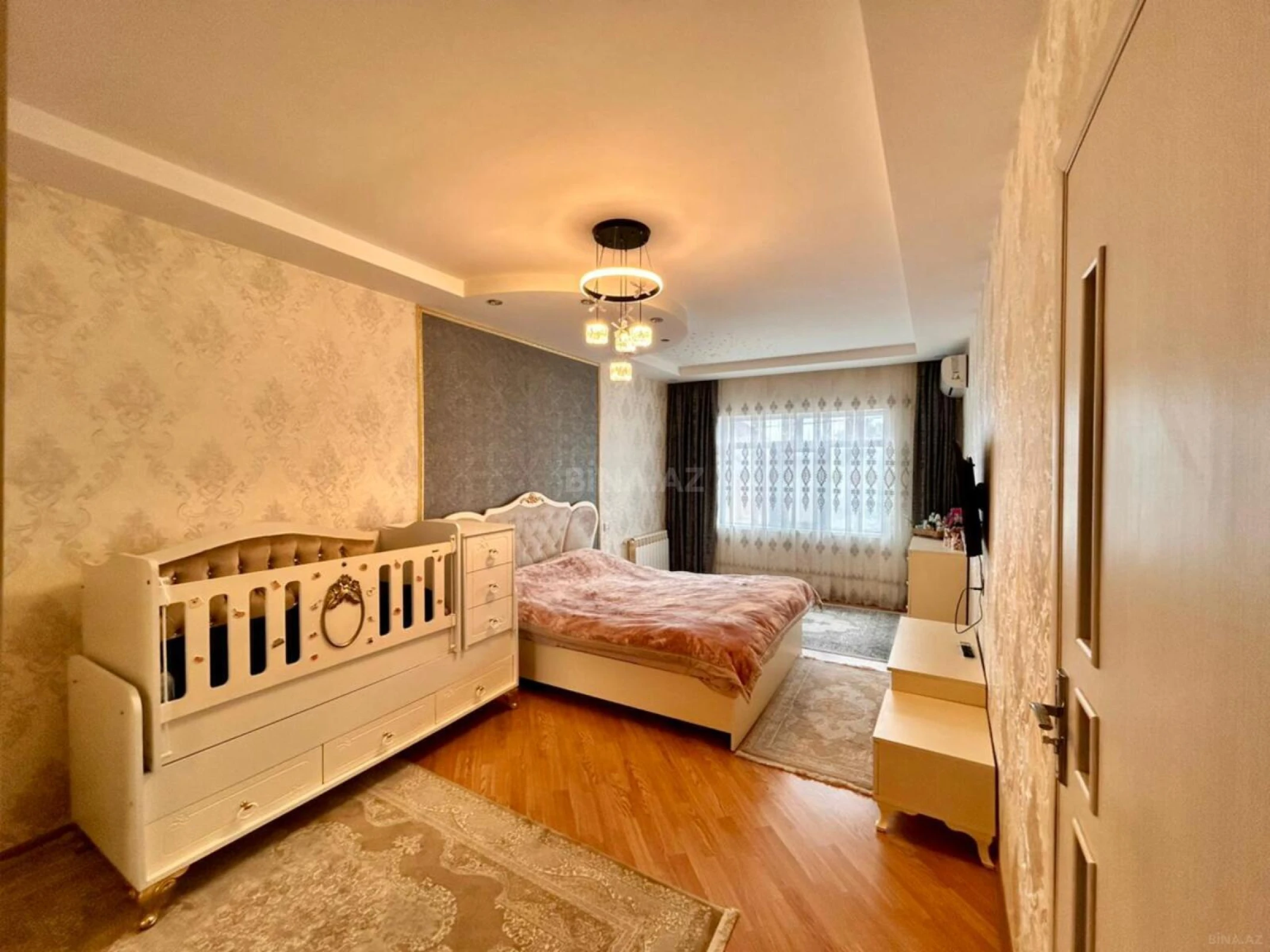 Satılır 5 otaqlı həyət evi 200 m²