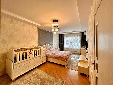 Satılır 5 otaqlı həyət evi 200 m²