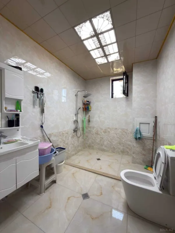 Satılır 8 otaqlı həyət evi 460 m²