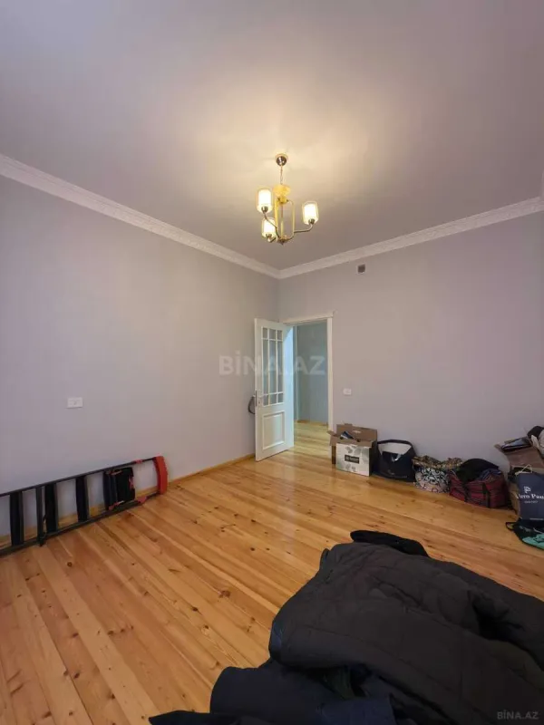 Satılır 8 otaqlı həyət evi 460 m²