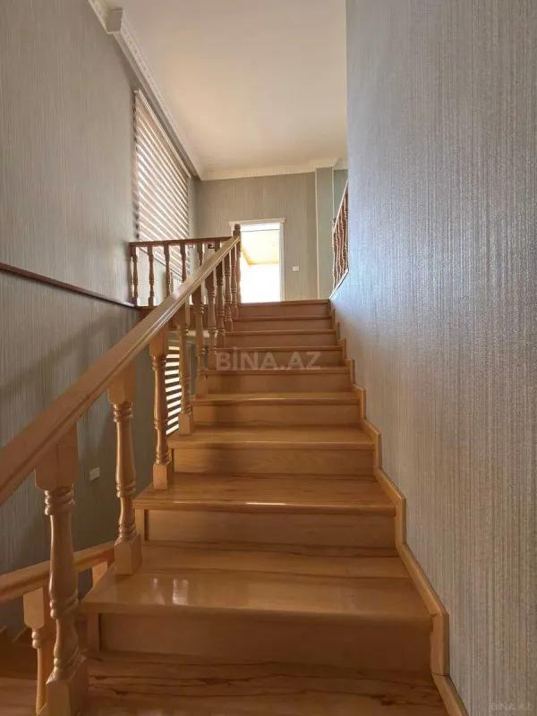 Satılır 8 otaqlı həyət evi 460 m²