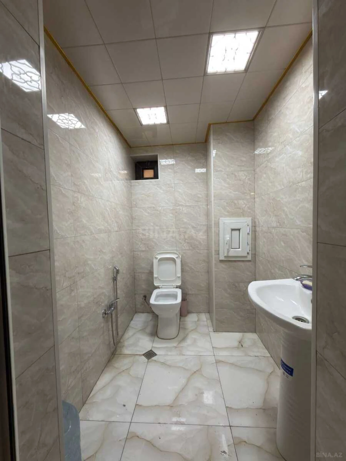 Satılır 8 otaqlı həyət evi 460 m²